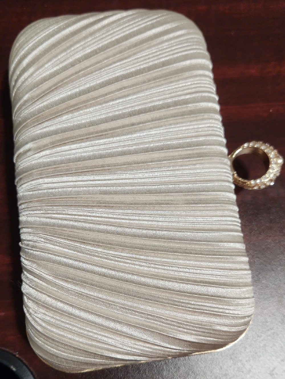 Elegant Champagne Pleated Ring-Clasp Evening Clutch - Picture 6 of 7